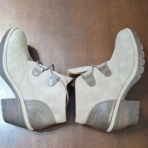 Women's Taupe Heeled Boots - Picture 5 of 7